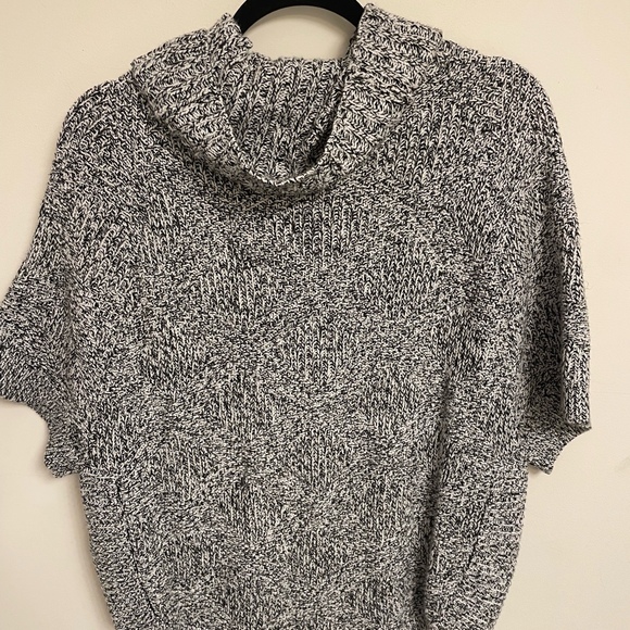 Women’s New York & Company Sweater Size M - Picture 3 of 4